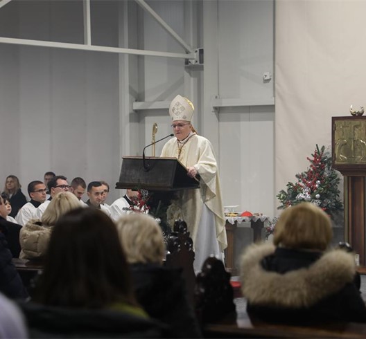 Kardinal Bozanić predvodio misu bdjenja na Badnjak